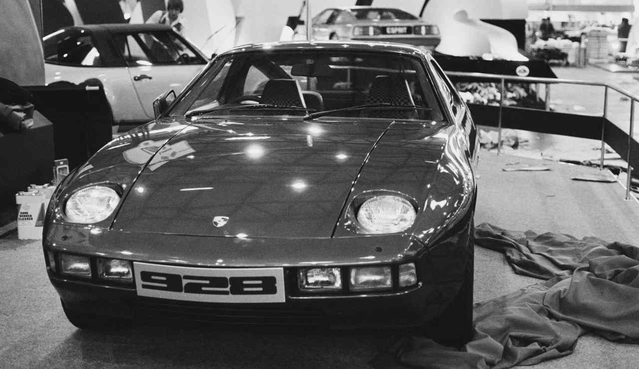 Porsche 928