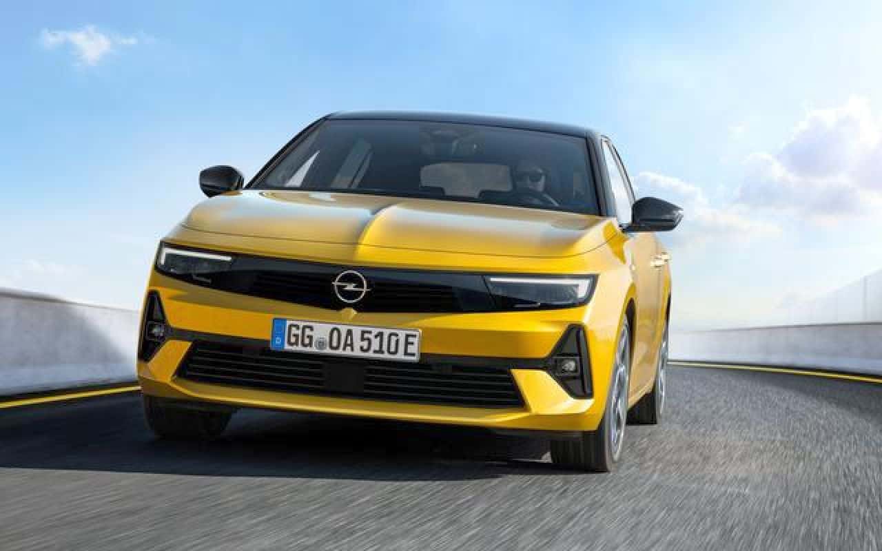 Nuova Opel Astra ordinabile dai concessionari: motorizzazioni e prezzo