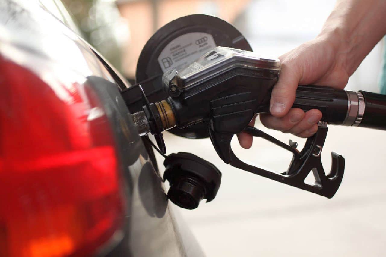 Benzina, la denuncia dell'Uecoop: aumento impressionante in sette giorni