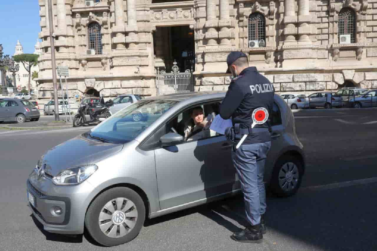 Prende tre multe e si arrabbia coi vigili: la reazione è inaspettata