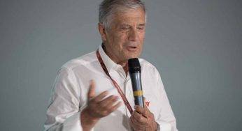 Giacomo Agostini in pista a Misano: in sella a una MV Agusta speciale