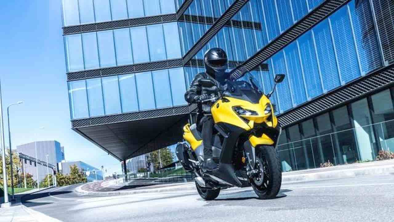 Yamaha Tmax, arrivano le nuove versioni per i 20 anni: le caratteristiche