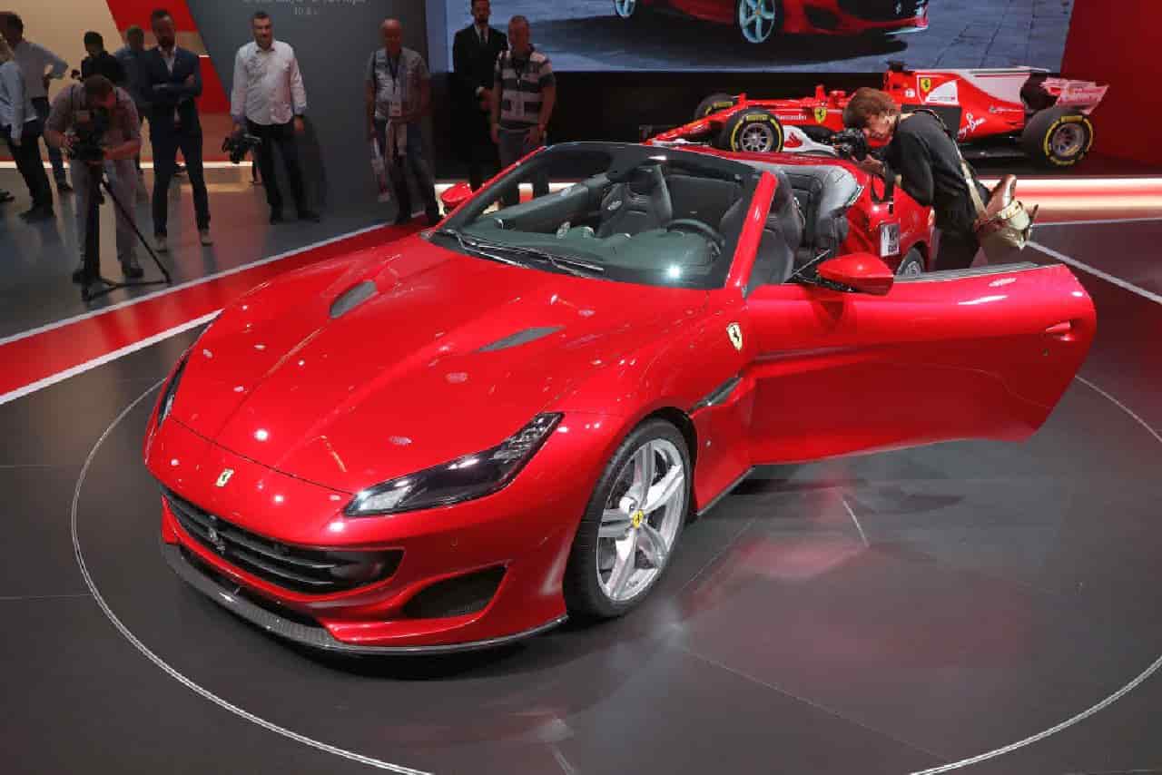 Ferrari, svelato il nuovo logo per i 75 anni dell'azienda - Foto
