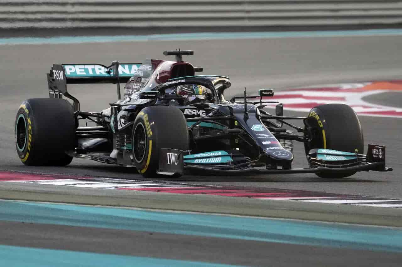 Formula 1, la Mercedes cambia: scelto il nuovo colore per il 2022