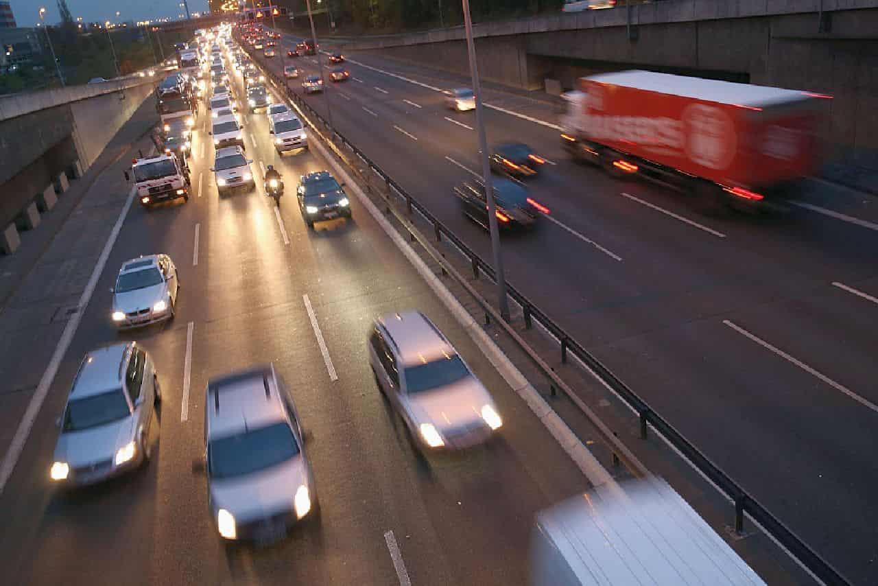 Auto, multe per i sorpassi: l'ingenuità da non fare mai