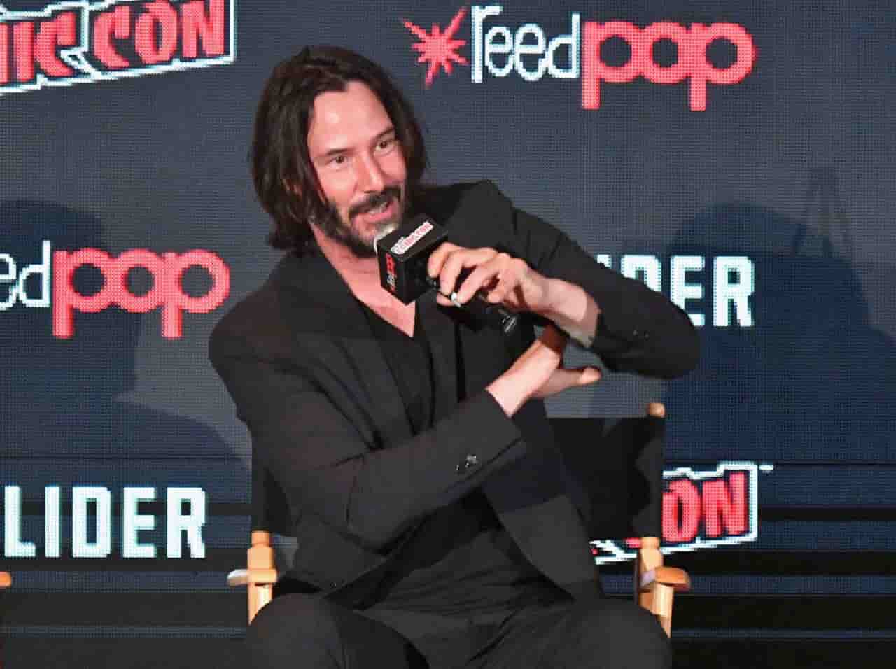 Keanu Reeves e la passione per una moto italiana: lo scatto su Instagram