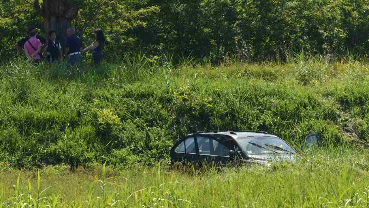 Auto abbandonata