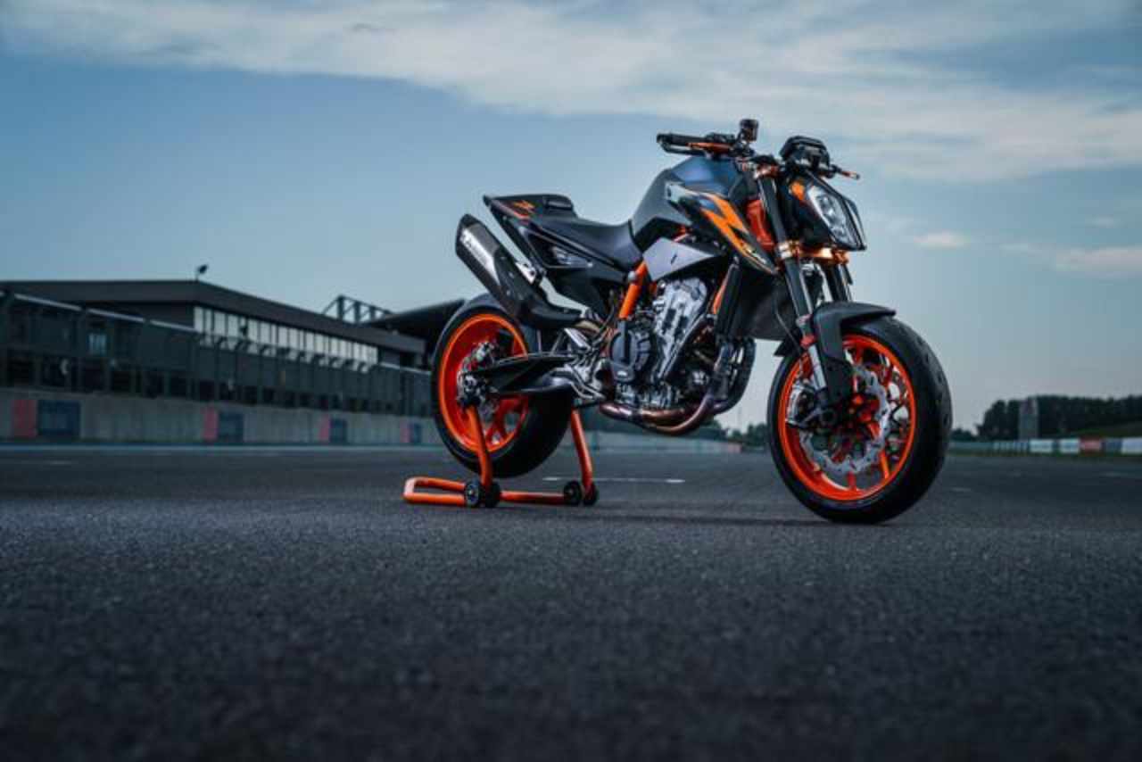 KTM 890 Duke R