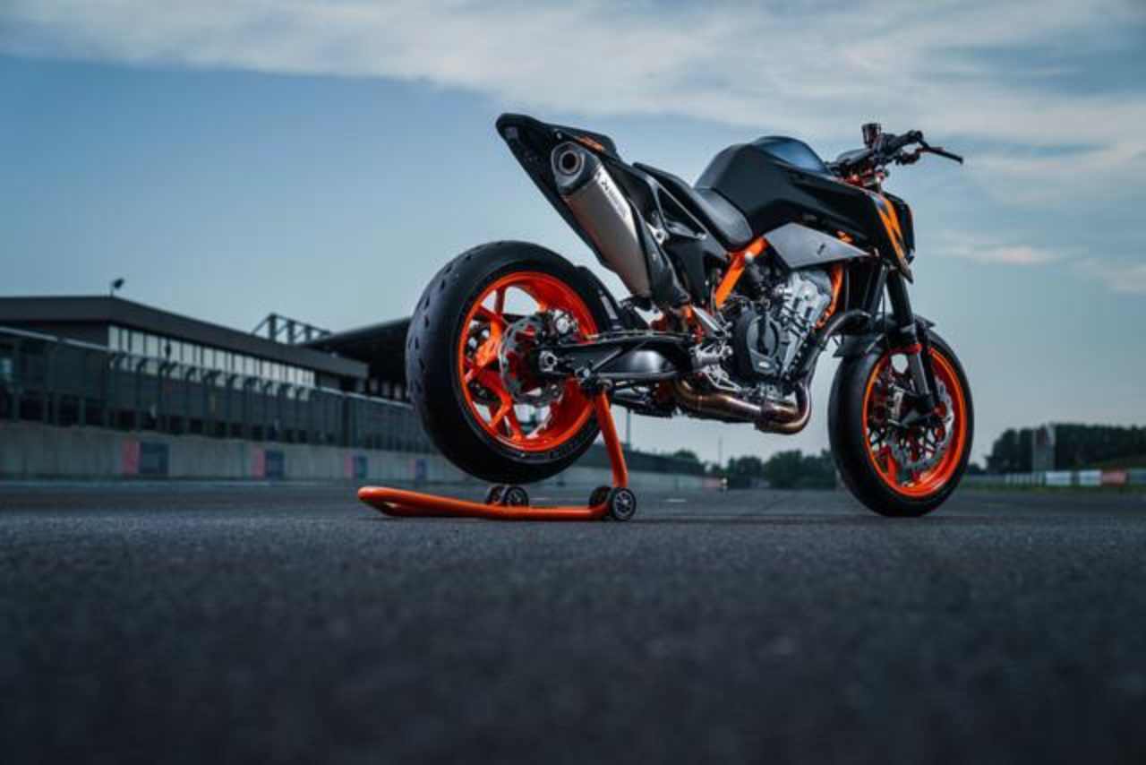 KTM 890 Duke R