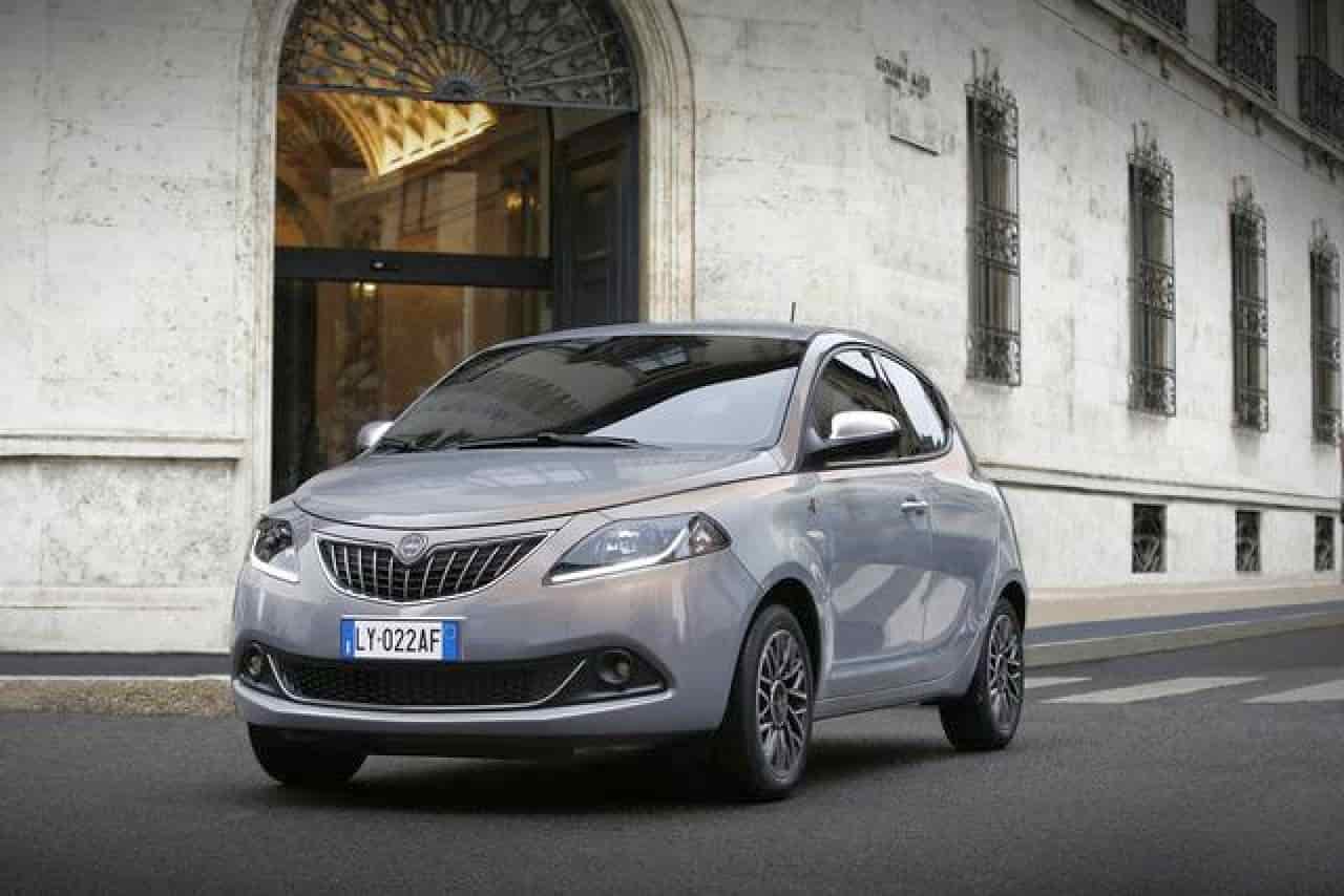 Lancia Ypsilon edizione "Alberta Ferretti": caratteristiche e colori