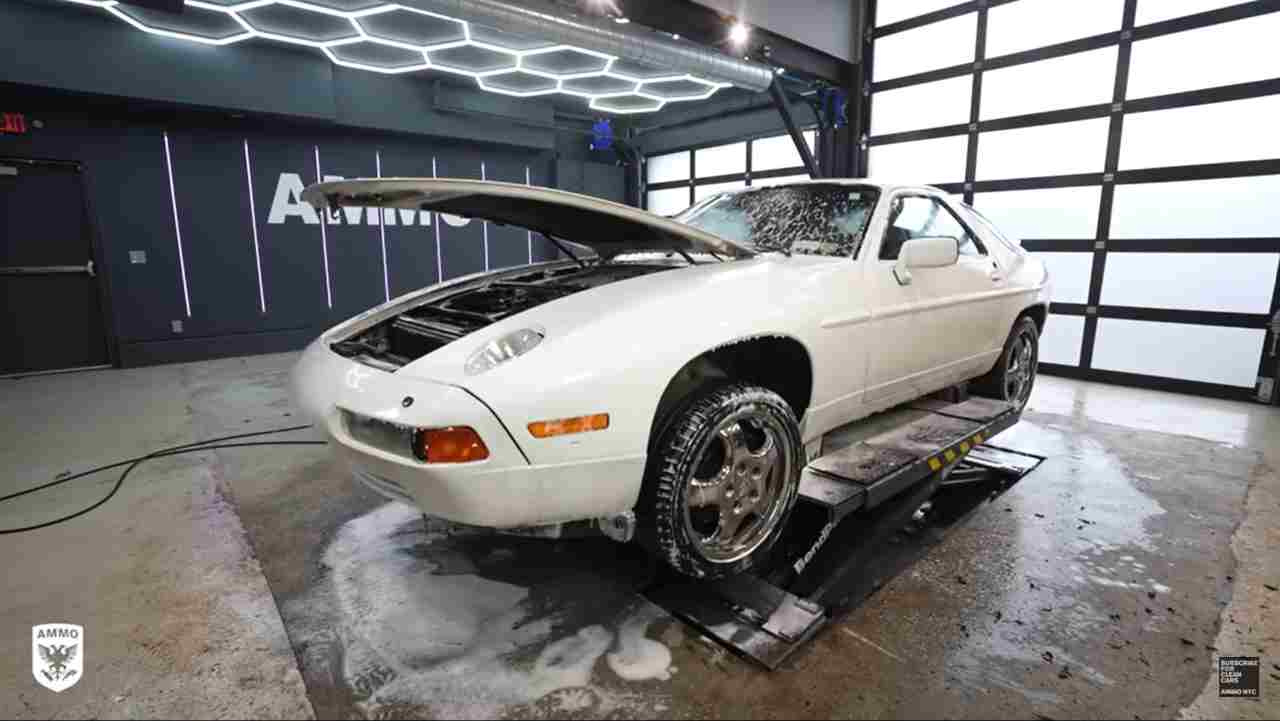 Porsche 928