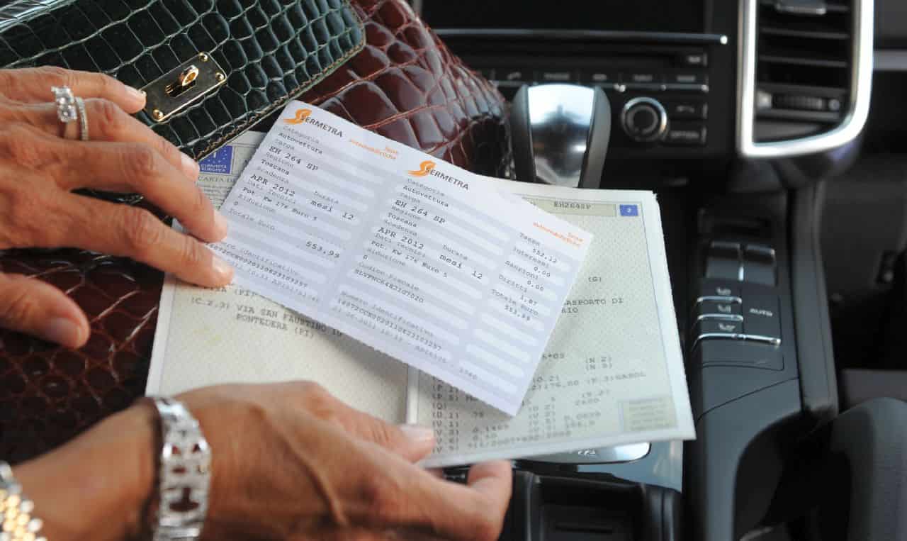 Bollo Auto non pagato, le sanzioni sono pesanti: cosa fare per evitarle