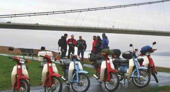 Con un Honda C90 attraverso l’Europa: l’impresa per un nobile scopo