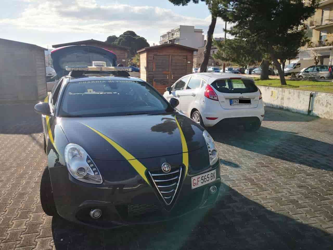 Auto con targa estera, arriva la nuova legge: le novità introdotte