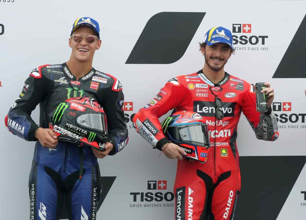 Quartararo, Bagnaia e Mir si divertono in Qatar: lo scenario è inconsueto