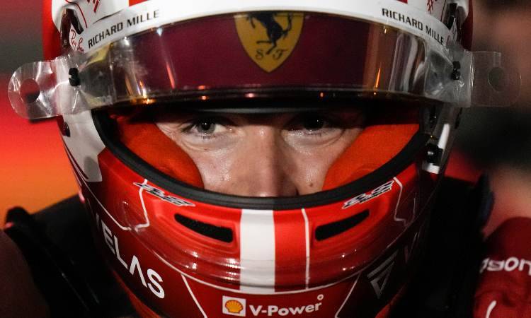 casco ferrari leclerc