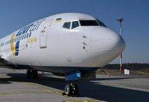 Auto sulla pista di atterraggio, l'incidente in aeroporto è da non credere