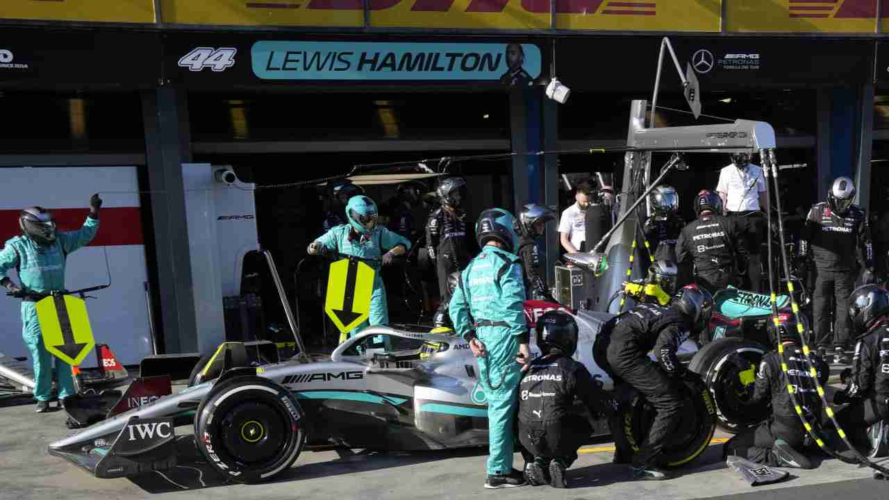 Lewis Hamilton Pit stop 