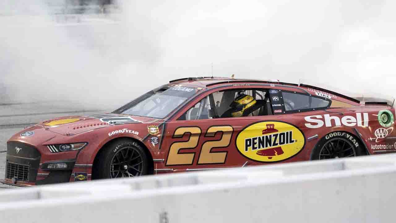 Nascar Logano