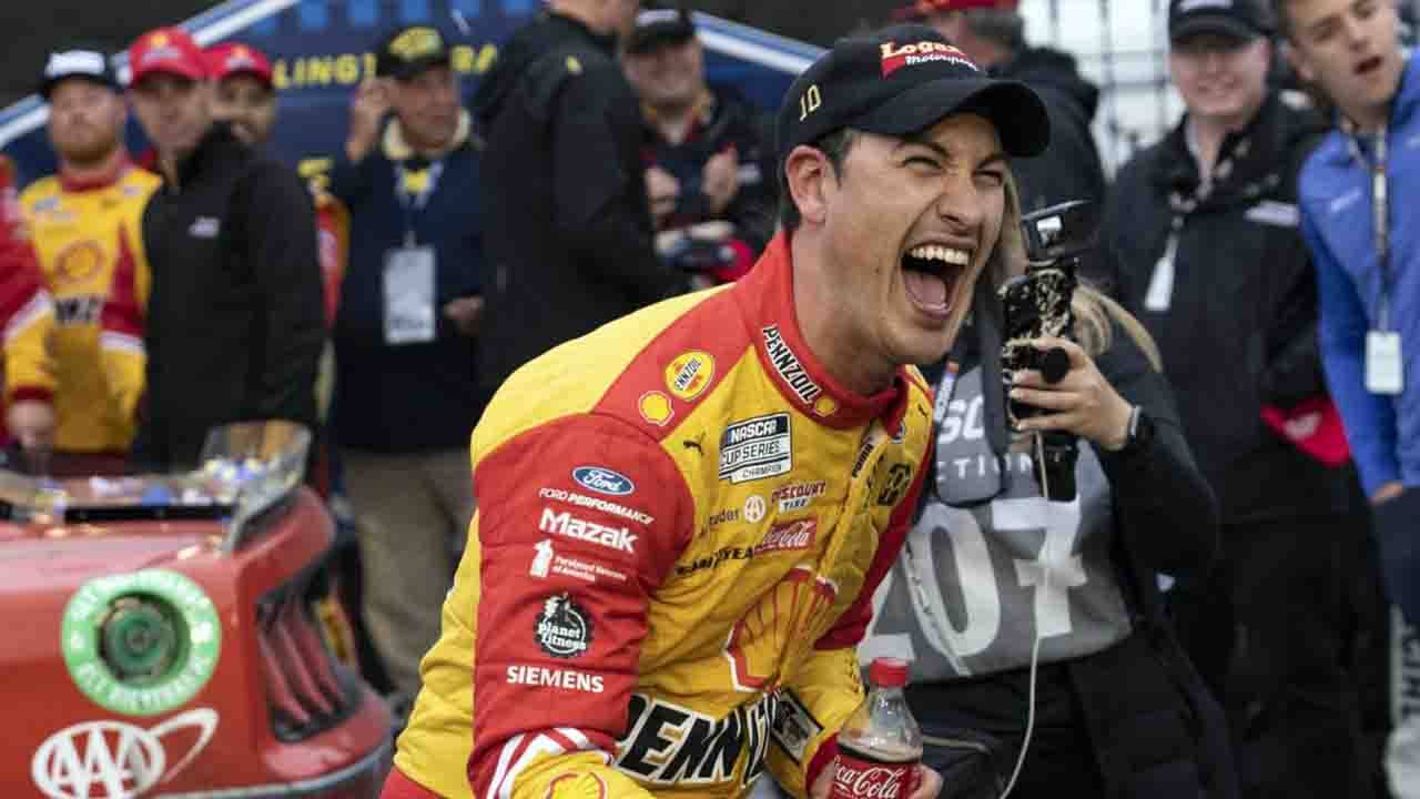 Nascar Logano