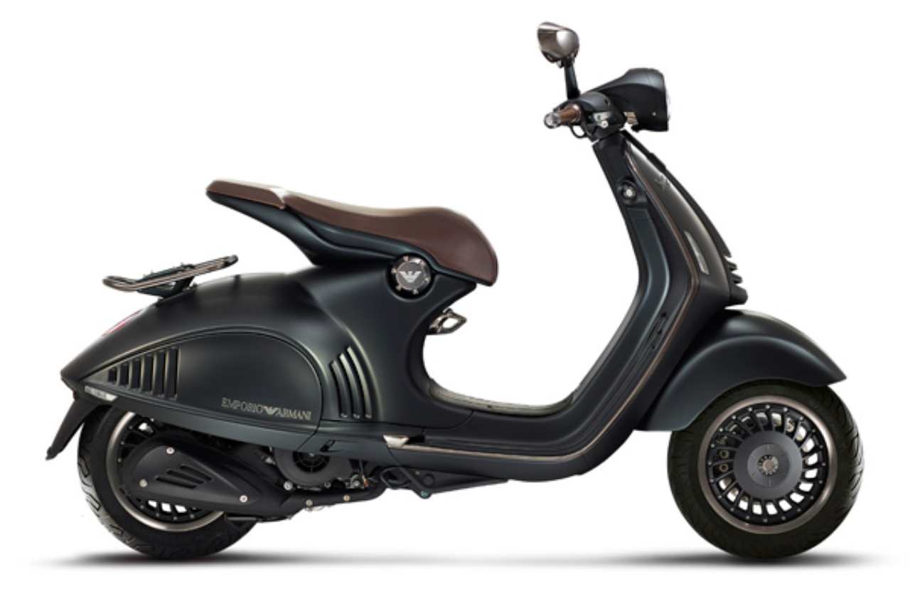 Vespa 946 Emporio Armani