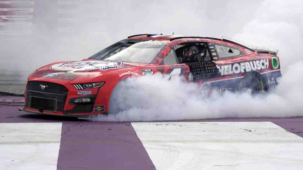 Nascar Harvick AutomotoriNews 070922