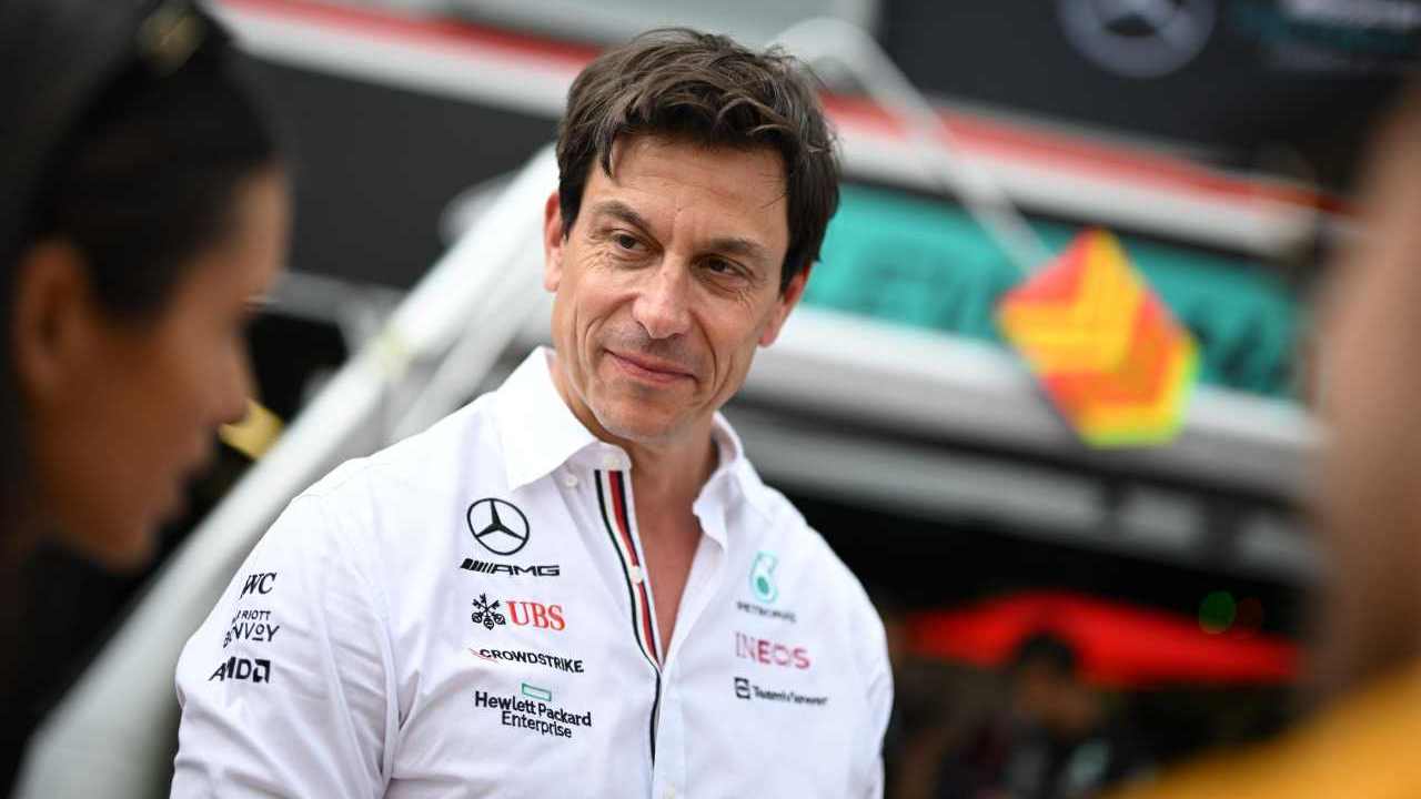 Toto Wolff sorride