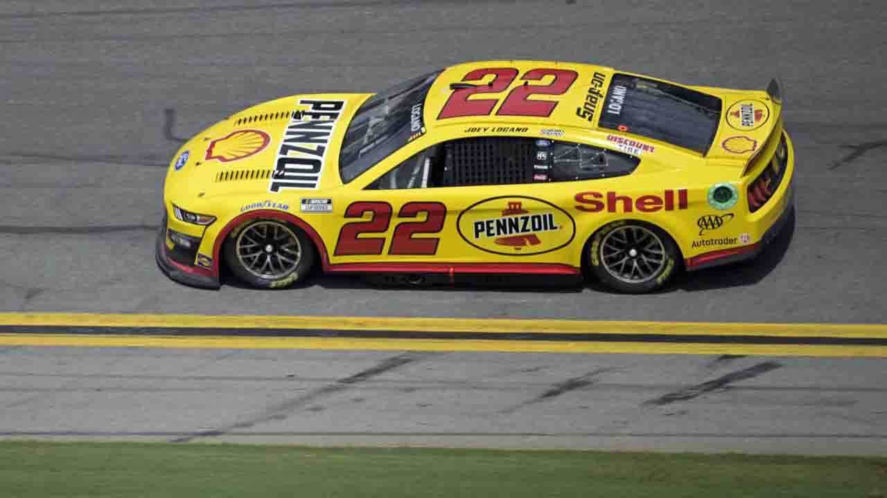 Nascar Logano AutomotoriNews 171022