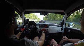 Una Abarth 595 lanciata a tutta velocità in pista con Porsche e McLaren: il video è adrenalico