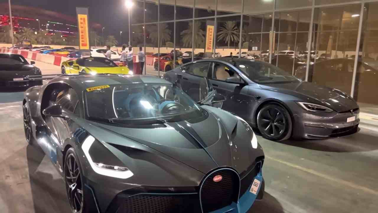Bugatti Divo Tesla Model S Plaid