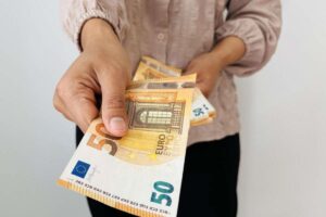 Auto elettriche costo