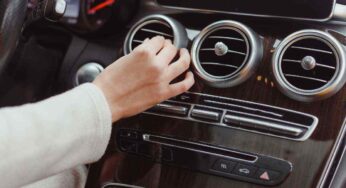 I tre motivi per cui dovresti usare l’aria condizionata della tua auto in inverno (uno pratico e due lungimiranti)