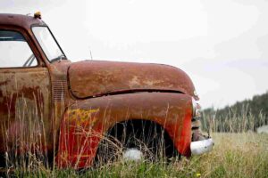 Auto abbandonate fattoria