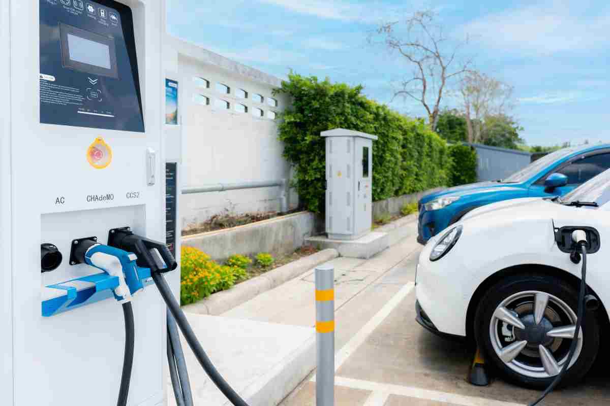 Auto elettrica ricarica