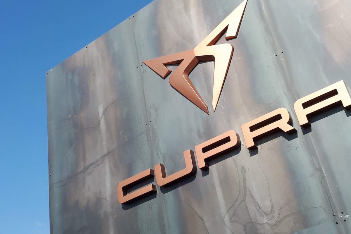 Cupra Raval rinvio ufficiale