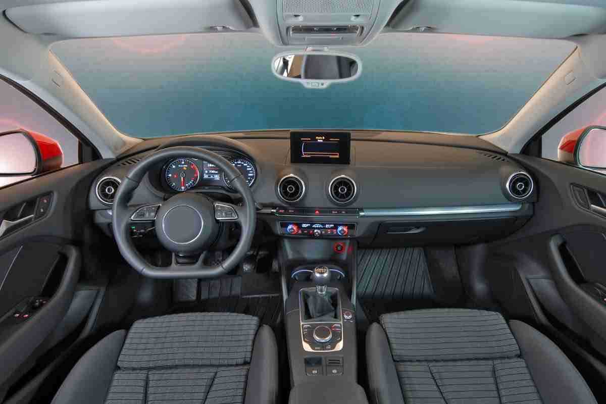Interno auto lavata