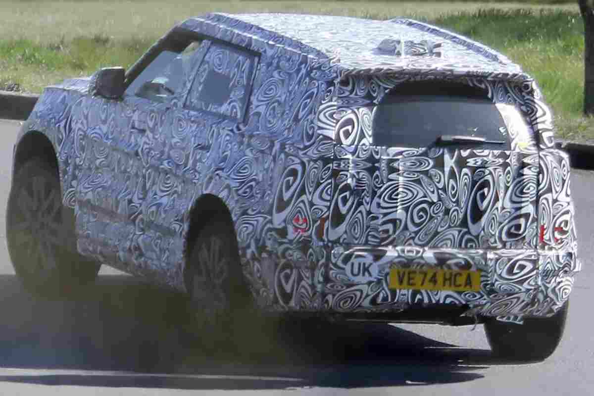 Land Rover Defender Sport novità