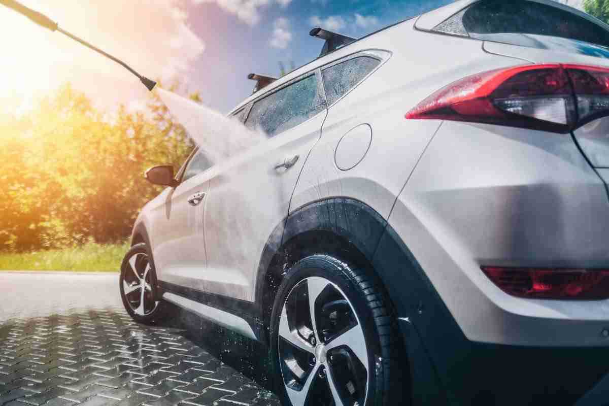 Auto lavata dentro