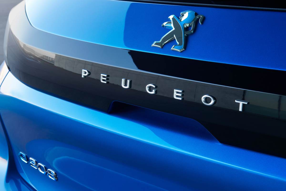 Peugeot 208 GTI copia Alfa Romeo