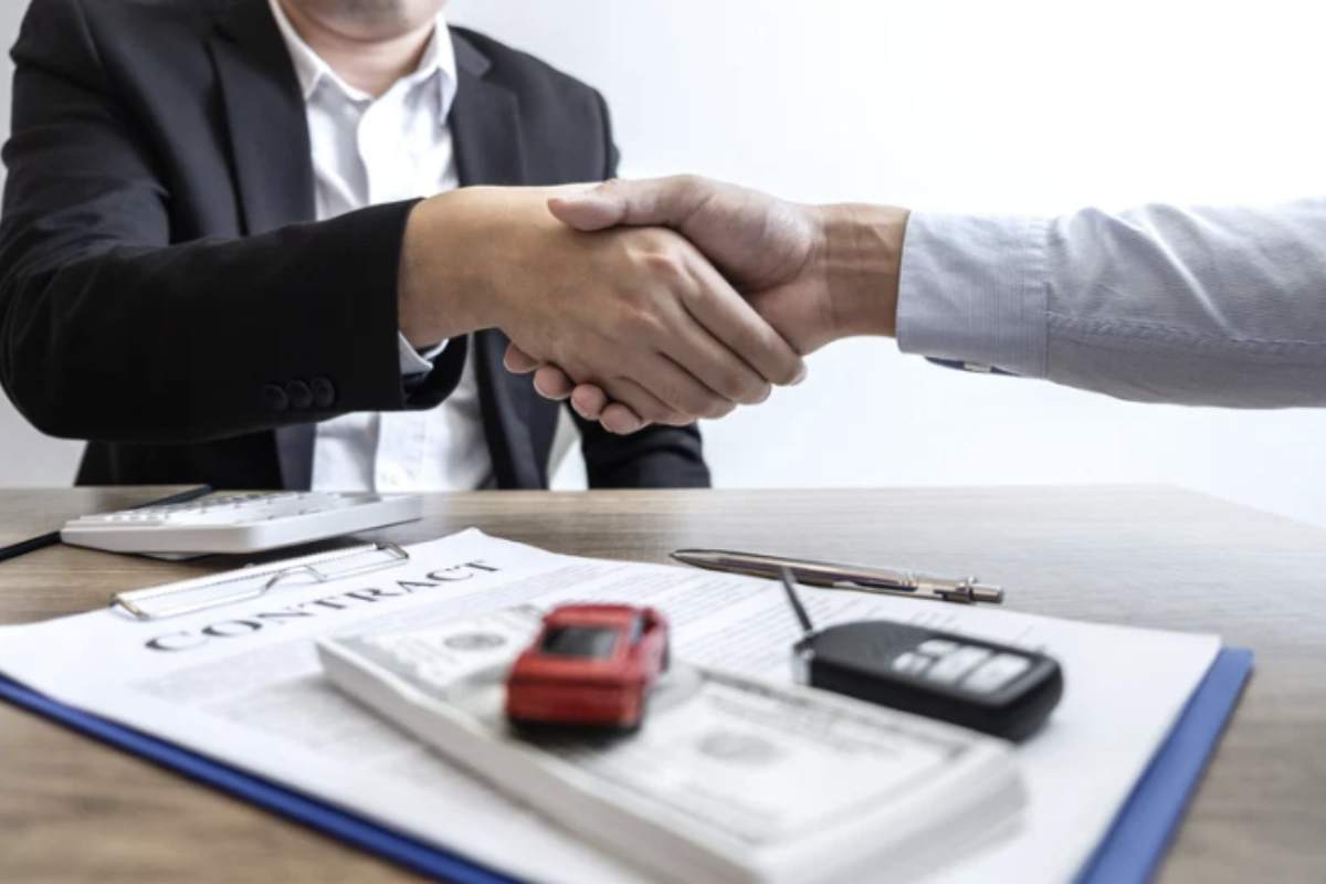 Nonostante la crescita costante delle vendite di auto elettriche, queste vetture rappresentano ancora una minoranza sulle strade italiane.