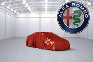 Questa super sportiva in edizione limitata a soli 33 esemplari, tutti già venduti, rappresenta un ponte ideale tra il passato glorioso del marchio e il futuro tecnologico