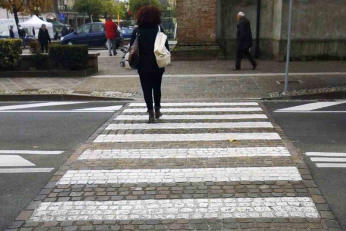 Attraversamento pedonale multa