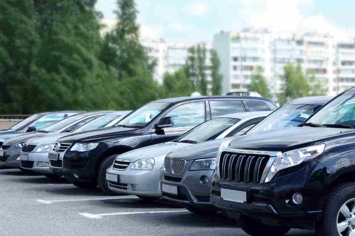 Auto parcheggiate regole