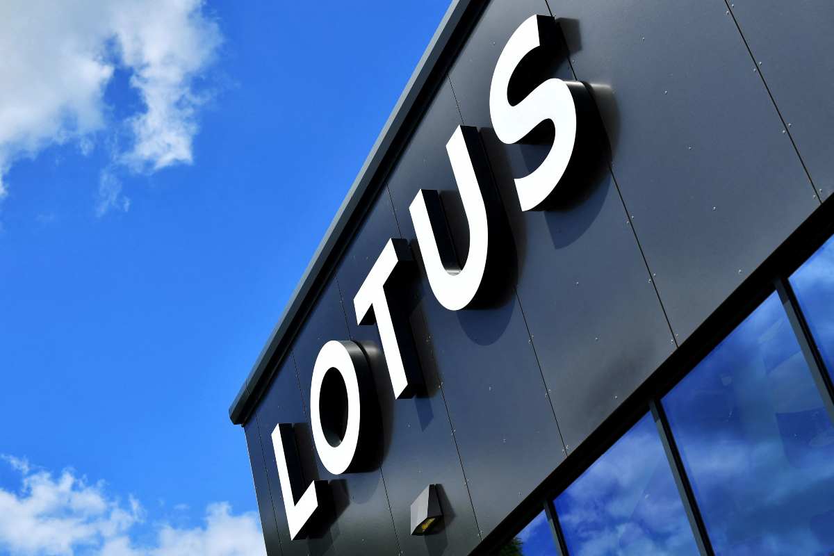 Lotus smentita