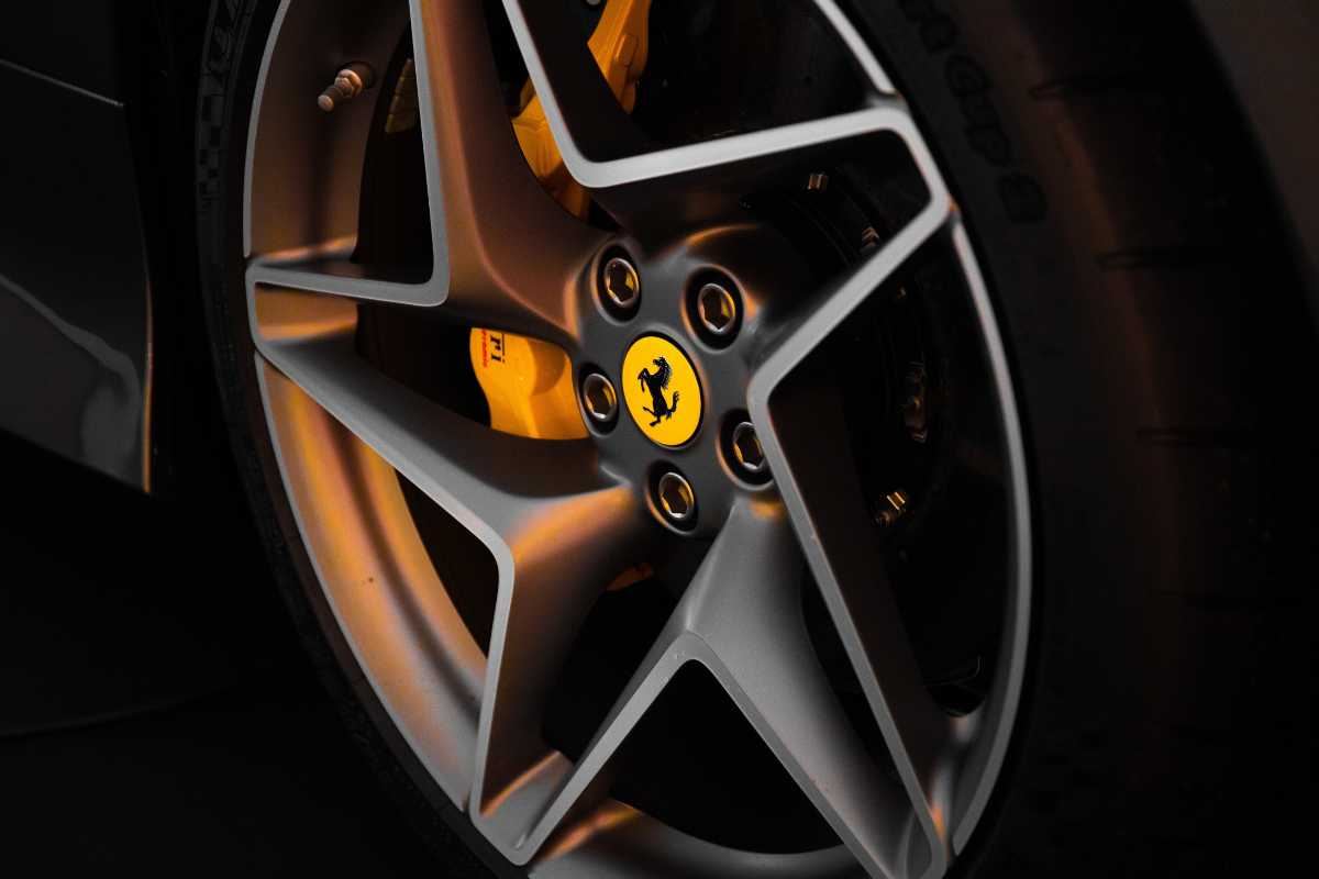Ferrari falsa demolita