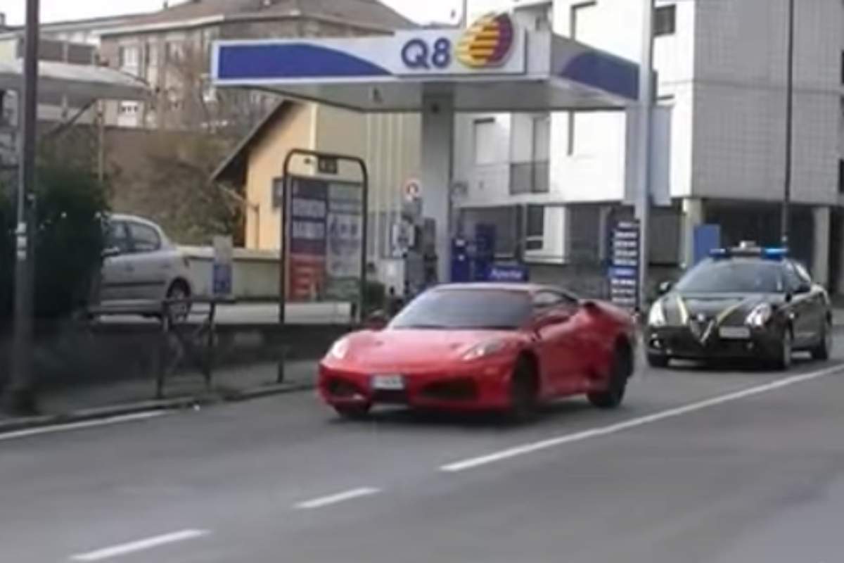 Ferrari falsa demolita