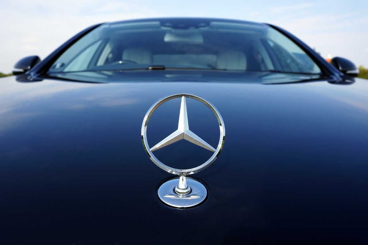 Mercedes protesta UE