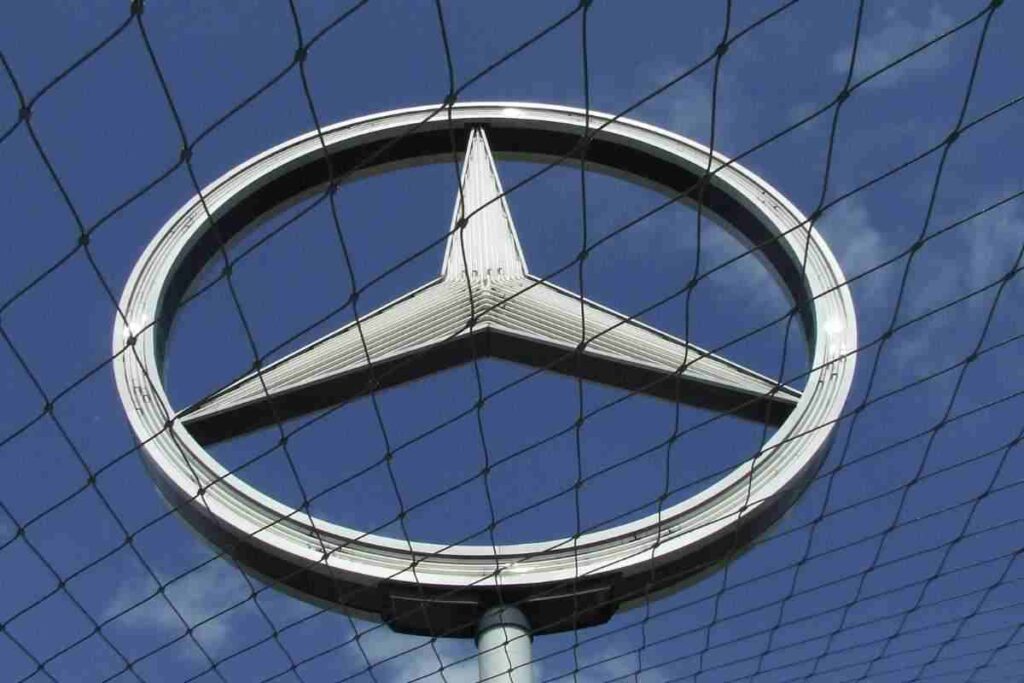 Mercedes protesta UE