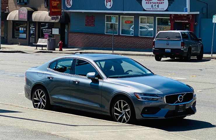 Anche Volvo licenzia
