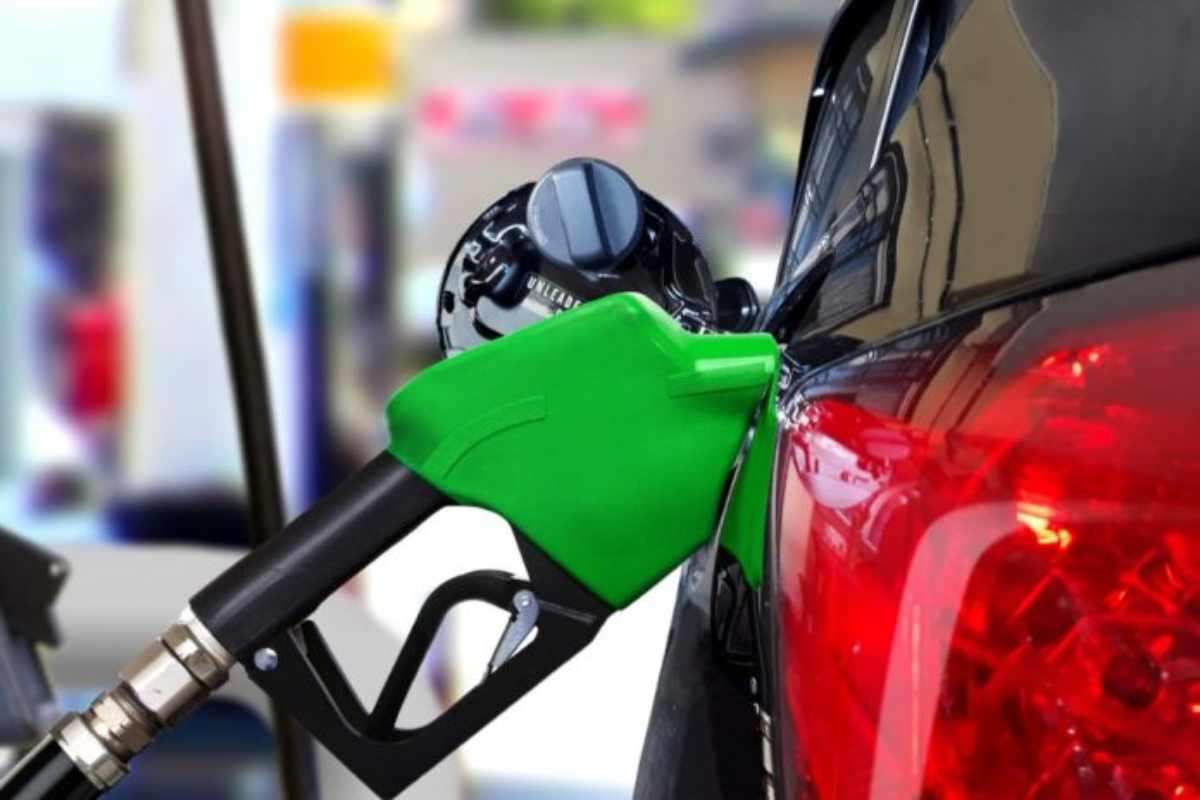 Fare il pieno di benzina